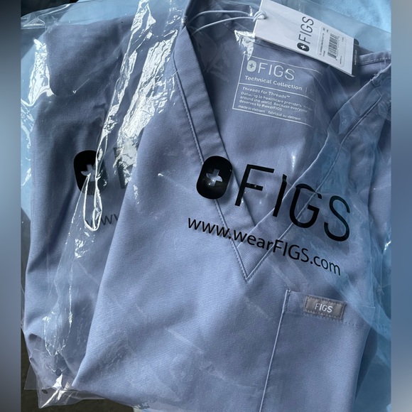 NWT Figs Vapor Blue Scrubs set - Picture 1 of 6